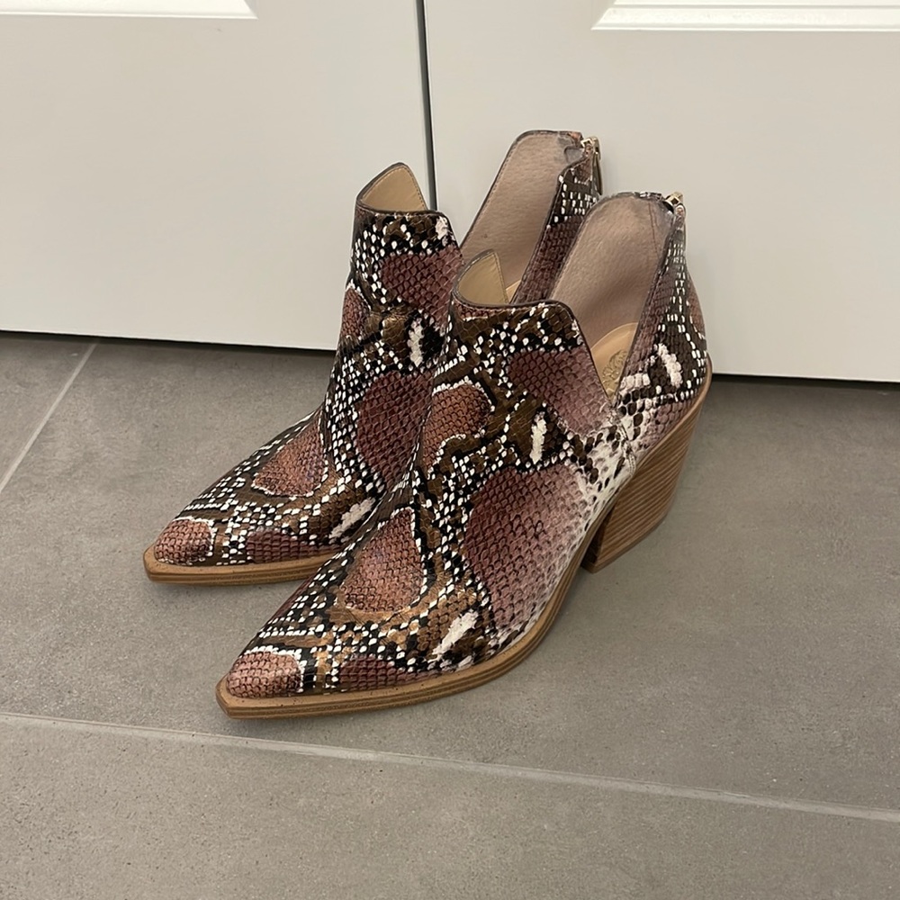 Vince Camuto Bootiessize 10